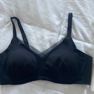 Honeylove black crossover bra in size Medium.